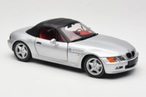BMW Z3 Roadster 1.8 Prata UT Models 1:18 20404 Metal - imagem 6 de 8