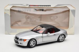 BMW Z3 Roadster 1.8 Prata UT Models 1:18 20404 Metal - imagem 8 de 8