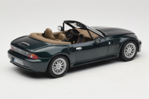 BMW Z3 Roadster 2.8 Verde Escuro Edição Concessionário UT Models 1:18 80439411713 Metal - imagem 3 de 8
