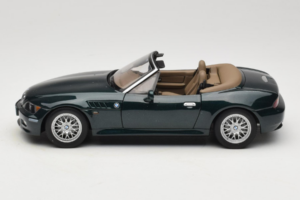 BMW Z3 Roadster 2.8 Verde Escuro Edição Concessionário UT Models 1:18 80439411713 Metal - imagem 4 de 8