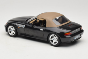 BMW Z3 Roadster Verde Edição Concessionário UT Models 1:18 80439411711 Metal - imagem 7 de 8