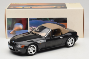 BMW Z3 Roadster Verde Edição Concessionário UT Models 1:18 80439411711 Metal - imagem 8 de 8