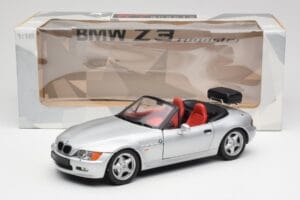 BMW Z3 Roadster Com Porta-Bagagens Prata UT Models 1:18 20407 Metal - imagem 8 de 8