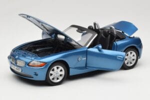BMW Z4 E85 Azul Metallic Motormax 1:18 73144 Metal - imagem 2 de 8