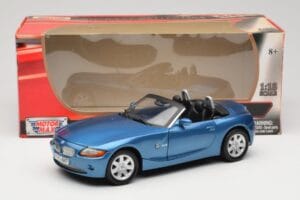 BMW Z4 E85 Azul Metallic Motormax 1:18 73144 Metal - imagem 8 de 8