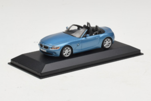 BMW Z4 E85 Cabriolet Light Blue Metallic Minichamps 1:43 BMW016 Metal - imagem 2 de 4