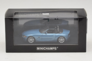 BMW Z4 E85 Cabriolet Light Blue Metallic Minichamps 1:43 BMW016 Metal - imagem 4 de 4