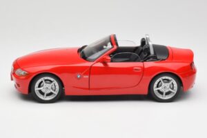 BMW Z4 E85 Roadster Vermelho Bburago 1:18 34046 Metal - imagem 4 de 8