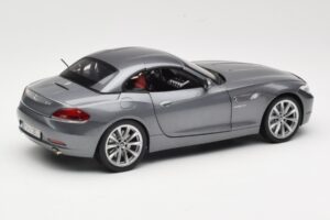 BMW Z4 E89 sDrive 35i Space Grey Metallic Kyosho 1:18 80432147085 Metal - imagem 3 de 8