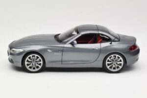BMW Z4 E89 sDrive 35i Space Grey Metallic Kyosho 1:18 80432147085 Metal - imagem 4 de 8