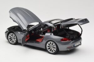 BMW Z4 E89 sDrive 35i Space Grey Metallic Kyosho 1:18 80432147085 Metal - imagem 5 de 8