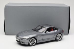 BMW Z4 E89 sDrive 35i Space Grey Metallic Kyosho 1:18 80432147085 Metal - imagem 8 de 8