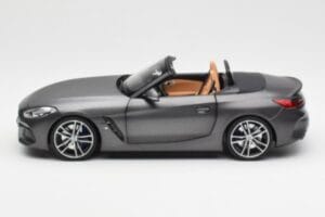 BMW Z4 G29 Cinzento Metallic Norev 1:18 183270 Metal - imagem 4 de 8