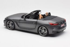 BMW Z4 G29 Cinzento Metallic Norev 1:18 183270 Metal - imagem 7 de 8