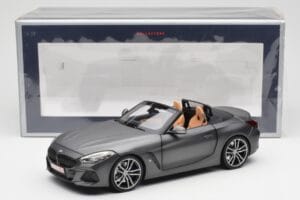 BMW Z4 G29 Cinzento Metallic Norev 1:18 183270 Metal - imagem 8 de 8