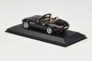 BMW Z8 Cabriolet Preto Minichamps 1:43 80420026607-R1 Metal - imagem 3 de 4