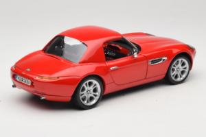BMW Z8 Vermelho Kyosho 1:18 80439411730 Metal - imagem 4 de 9
