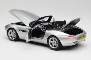 BMW Z8 E52 Cabriolet Prateado Kyosho 1:18 80432411551 Metal - imagem 7 de 8