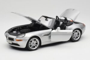 BMW Z8 E52 Titanium Silver Maisto 1:18 536896 Metal - imagem 2 de 8