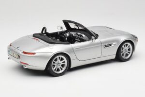 BMW Z8 E52 Titanium Silver Maisto 1:18 536896 Metal - imagem 3 de 8