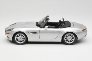 BMW Z8 E52 Titanium Silver Maisto 1:18 536896 Metal - imagem 4 de 8