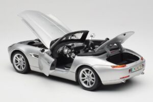 BMW Z8 E52 Titanium Silver Maisto 1:18 536896 Metal - imagem 5 de 8