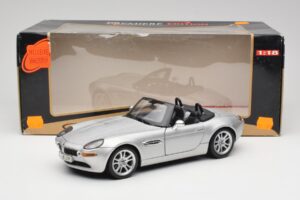 BMW Z8 E52 Titanium Silver Maisto 1:18 536896 Metal - imagem 8 de 8