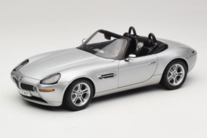 BMW Z8 Prateado 007 The World Is Not Enough AUTOart 1:18 70511 Metal