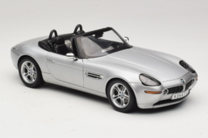 BMW Z8 Prateado 007 The World Is Not Enough AUTOart 1:18 70511 Metal - imagem 6 de 8