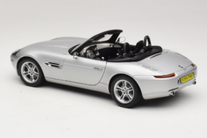 BMW Z8 Prateado 007 The World Is Not Enough AUTOart 1:18 70511 Metal - imagem 7 de 8