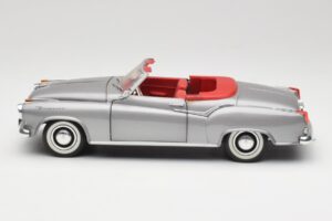 Borgward Isabella Cabriolet Prata Revell 1:18 8411 Metal - imagem 4 de 8