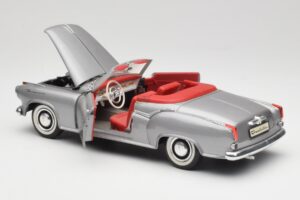 Borgward Isabella Cabriolet Prata Revell 1:18 8411 Metal - imagem 5 de 8
