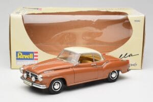 Borgward Isabella Coupe Bronze Branco Revell 1:18 08982 Metal - imagem 5 de 8