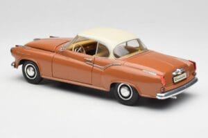 Borgward Isabella Coupe Bronze Branco Revell 1:18 08982 Metal - imagem 7 de 8
