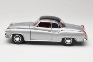 Borgward Isabella Coupe Cinzento & Preto Revell 1:18 8989 Metal - imagem 3 de 8