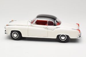 Borgward Isabella Coupé Branco Revell 1:18 08982-W1 Metal - imagem 4 de 8