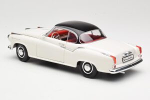 Borgward Isabella Coupé Branco Revell 1:18 08982-W1 Metal - imagem 7 de 8