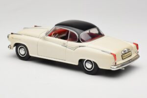 Borgward Isabella Coupe Branco Revell 1:18 8859 Metal - imagem 7 de 8