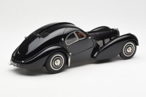 Bugatti 57SC Atlantic Preto CMC 1:18 M-085 Metal - imagem 2 de 6