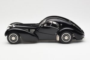 Bugatti 57SC Atlantic Preto CMC 1:18 M-085 Metal - imagem 3 de 6