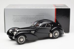 Bugatti 57SC Atlantic Preto CMC 1:18 M-085 Metal - imagem 6 de 6
