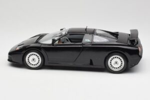 Bugatti EB110 Preto Bburago 1:18 3055 Metal - imagem 4 de 8