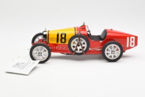 Bugatti T35 National Colors Spain CMC 1:18 M-100-B-016 Metal - imagem 3 de 6