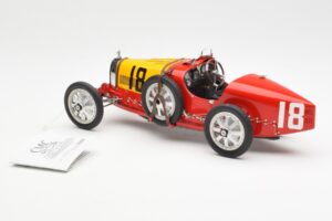 Bugatti T35 National Colors Spain CMC 1:18 M-100-B-016 Metal - imagem 5 de 6