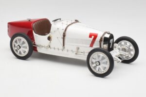 Bugatti Type 35 GP Poland 1924 CMC 1:18 M-100 B-003 Metal - imagem 4 de 6