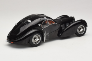 Bugatti Type 57 SC Atlantic Preto Solido 1:18 S1802101 Metal - imagem 2 de 6