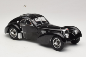 Bugatti Type 57 SC Atlantic Preto Solido 1:18 S1802101 Metal - imagem 4 de 6
