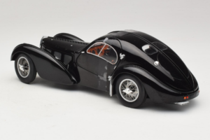 Bugatti Type 57 SC Atlantic Preto Solido 1:18 S1802101 Metal - imagem 5 de 6