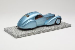 Bugatti Type 57SC Atlantic Azul Minichamps 1:18 107110320 Metal - imagem 2 de 6