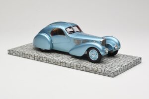 Bugatti Type 57SC Atlantic Azul Minichamps 1:18 107110320 Metal - imagem 4 de 6